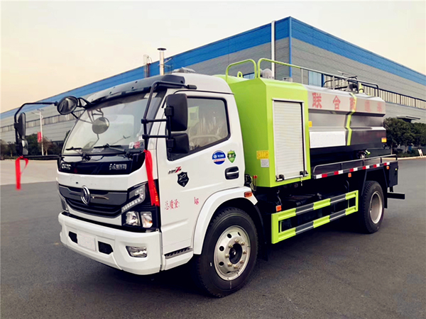 東風(fēng)大多利卡7+3清洗吸污車(chē)