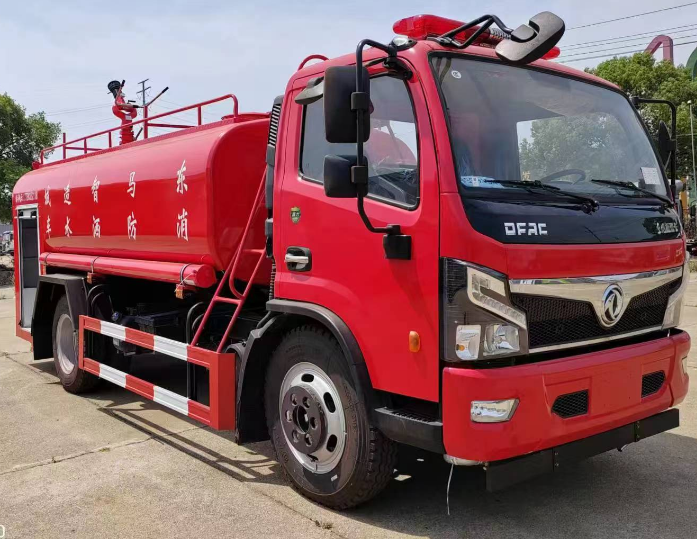 8噸消防灑水車(chē)